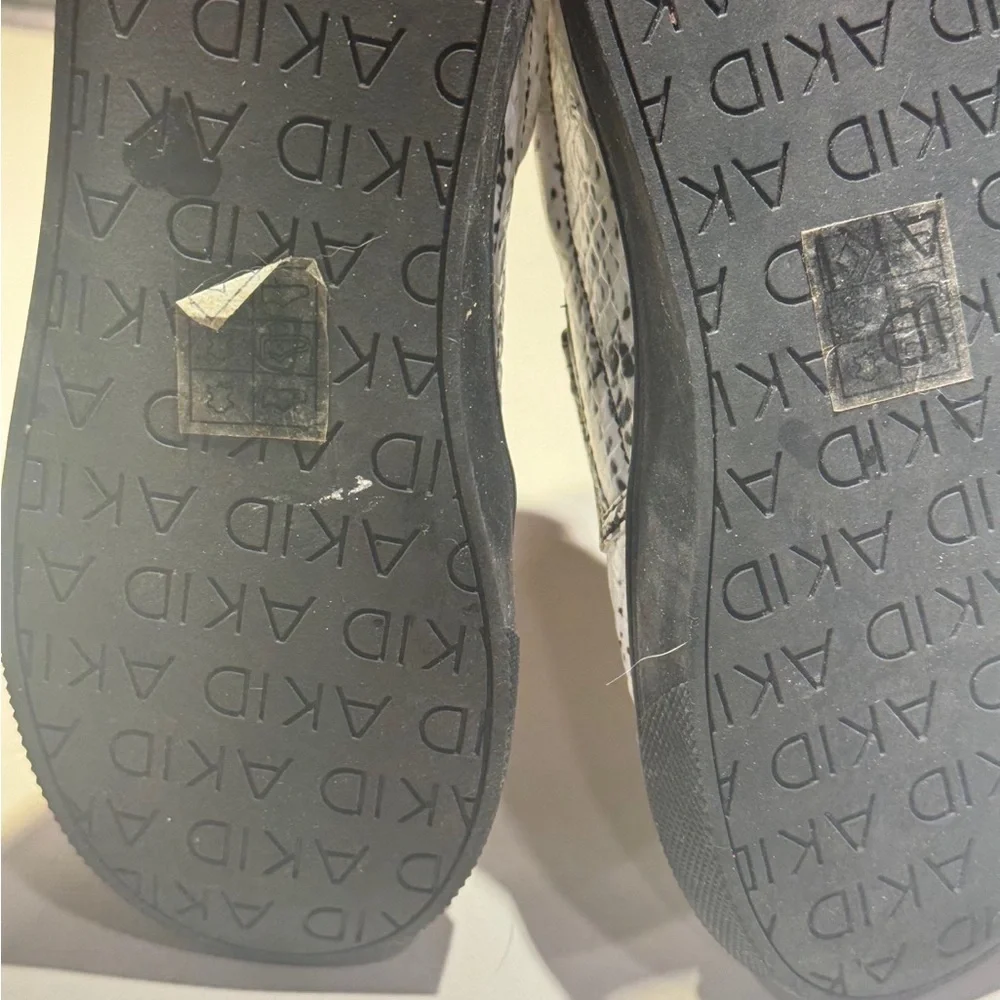 AKID Kids Black White Snakeskin Slip On Sneakers Size 11 Designer Casual Shoes